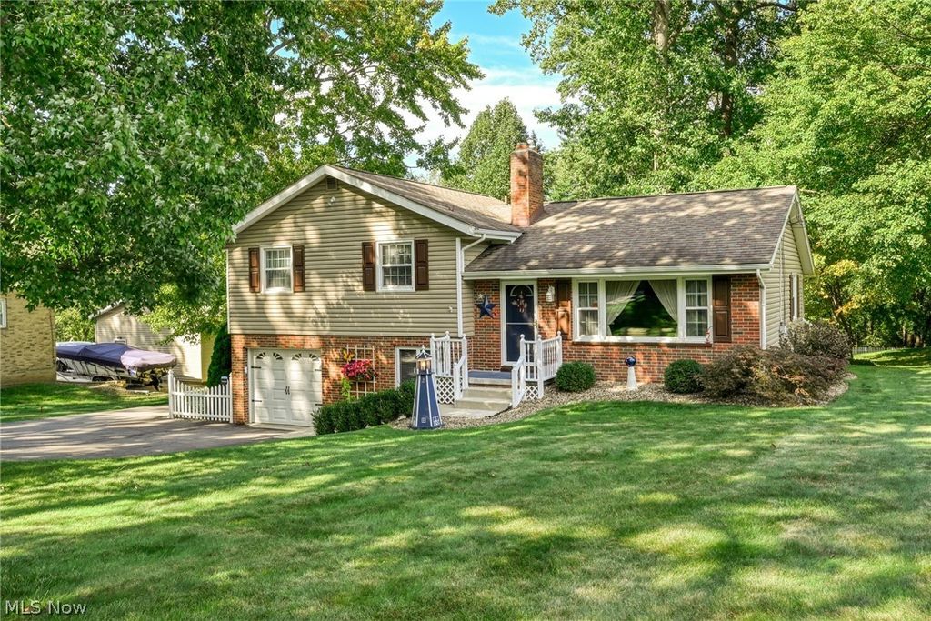 2209 Auberry Drive, Akron, OH 44312