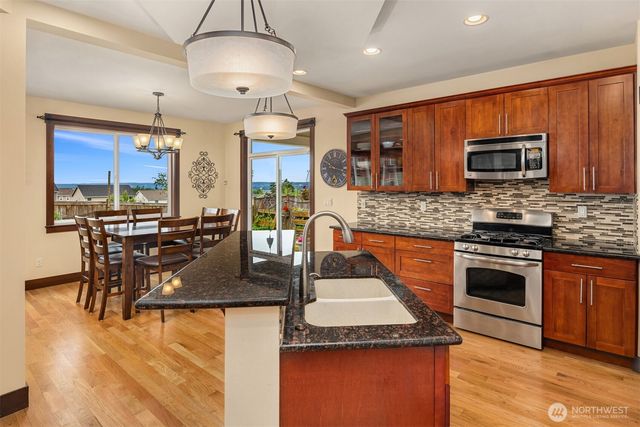 6916 37th Place NE, Marysville, WA 98270