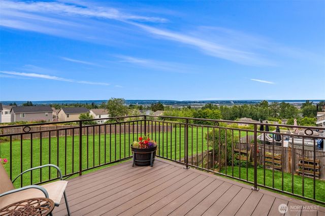 6916 37th Place NE, Marysville, WA 98270