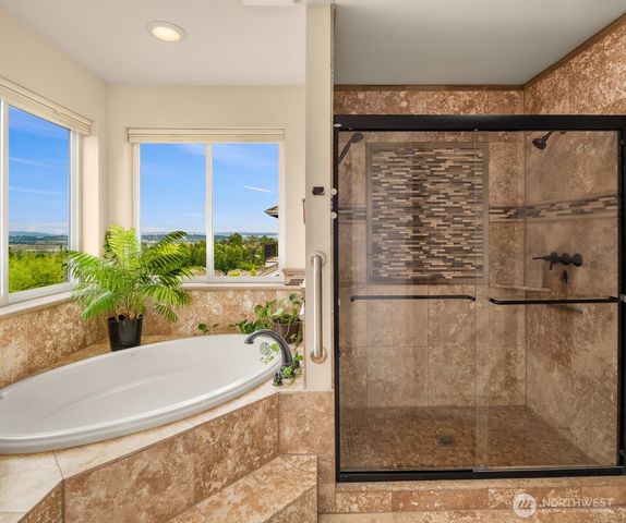 6916 37th Place NE, Marysville, WA 98270