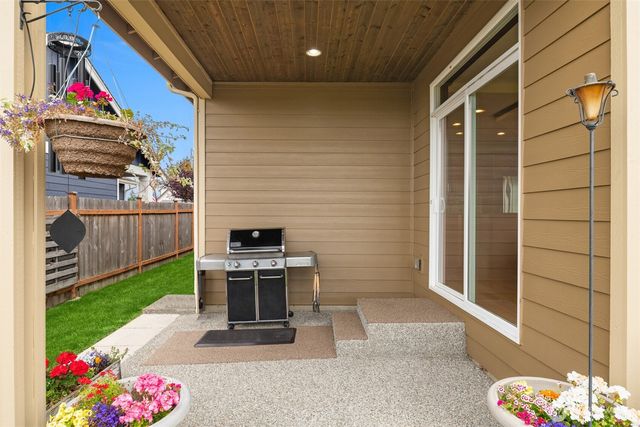 6916 37th Place NE, Marysville, WA 98270