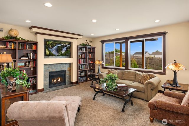 6916 37th Place NE, Marysville, WA 98270