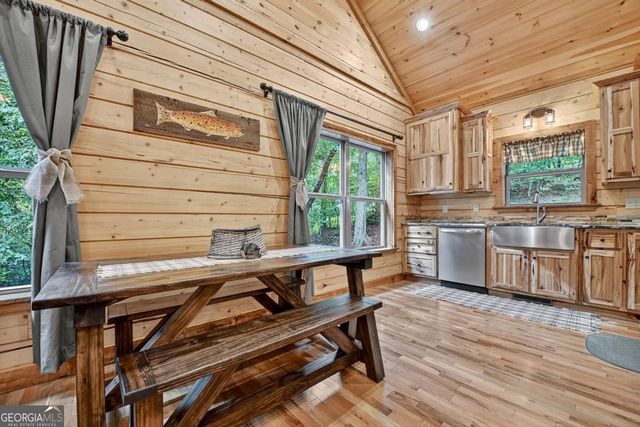 125 Blackberry Drive, Mineral Bluff, GA 30559