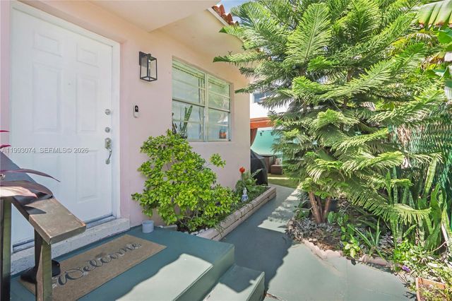 3675 NW 5th St, Miami, FL 33125