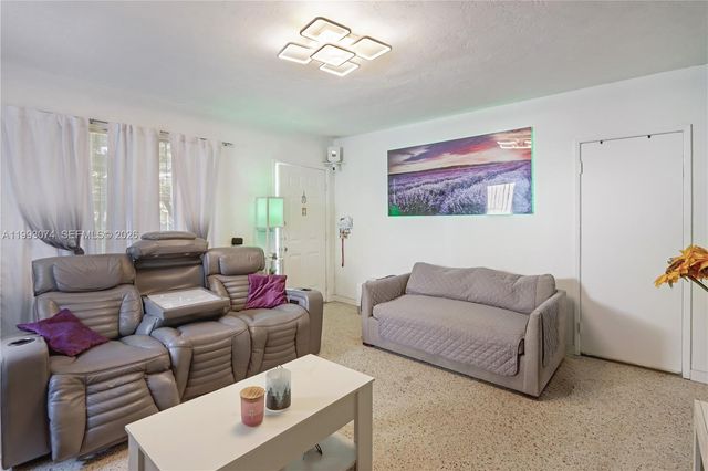 3675 NW 5th St, Miami, FL 33125