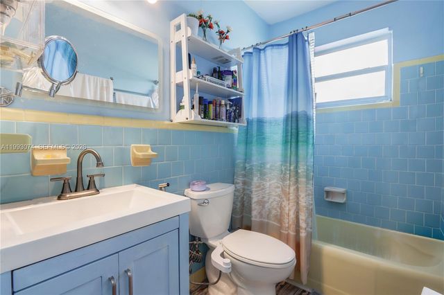 3675 NW 5th St, Miami, FL 33125