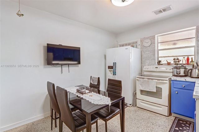 3675 NW 5th St, Miami, FL 33125