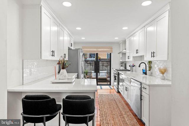1031 EMILY ST, Philadelphia, PA 19148