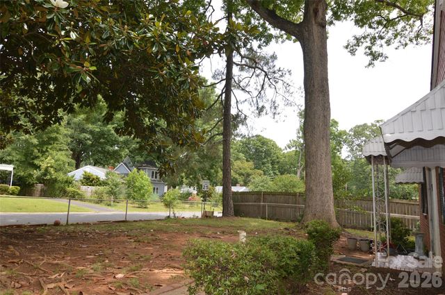 2111 Dickens Avenue, Charlotte, NC 28208