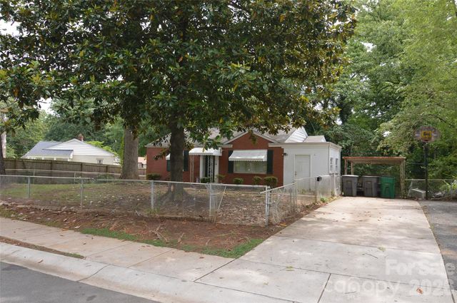 2111 Dickens Avenue, Charlotte, NC 28208