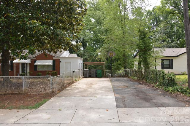 2111 Dickens Avenue, Charlotte, NC 28208