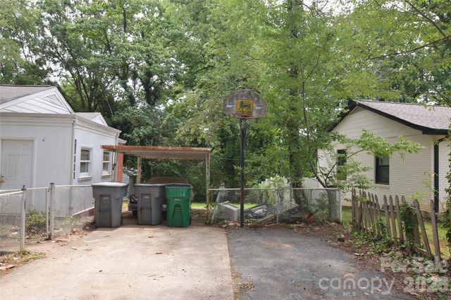 2111 Dickens Avenue, Charlotte, NC 28208
