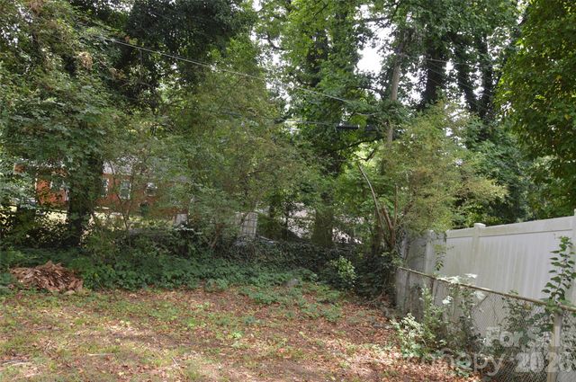 2111 Dickens Avenue, Charlotte, NC 28208