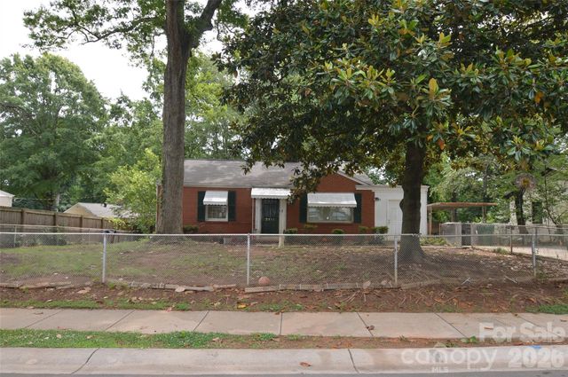 2111 Dickens Avenue, Charlotte, NC 28208