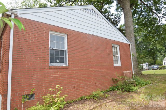 2111 Dickens Avenue, Charlotte, NC 28208