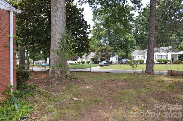 2111 Dickens Avenue, Charlotte, NC 28208