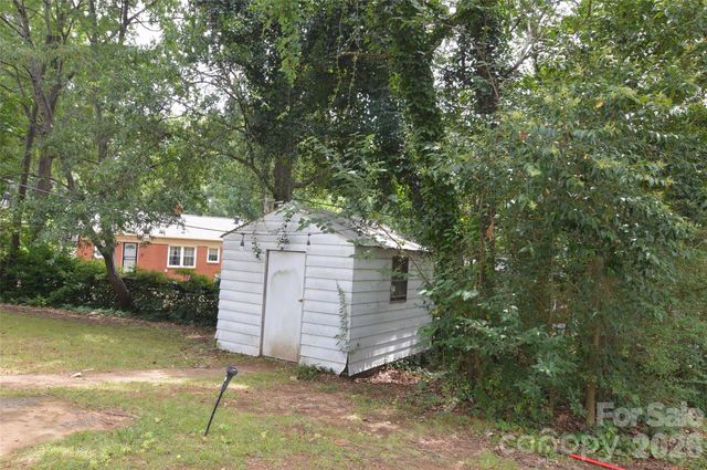 2111 Dickens Avenue, Charlotte, NC 28208