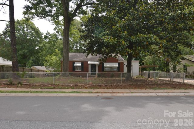2111 Dickens Avenue, Charlotte, NC 28208