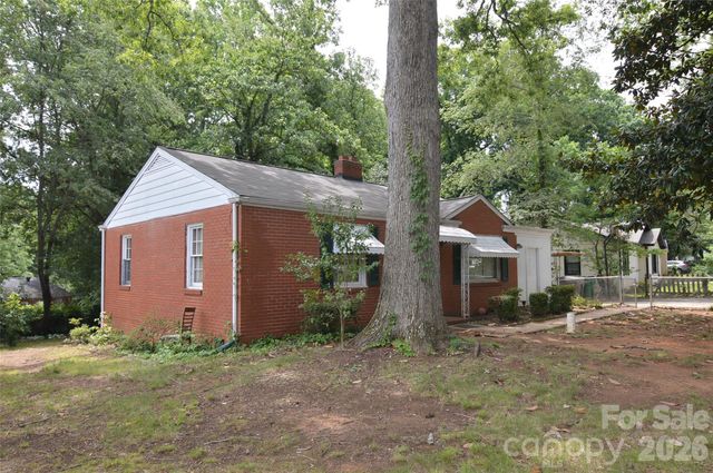 2111 Dickens Avenue, Charlotte, NC 28208