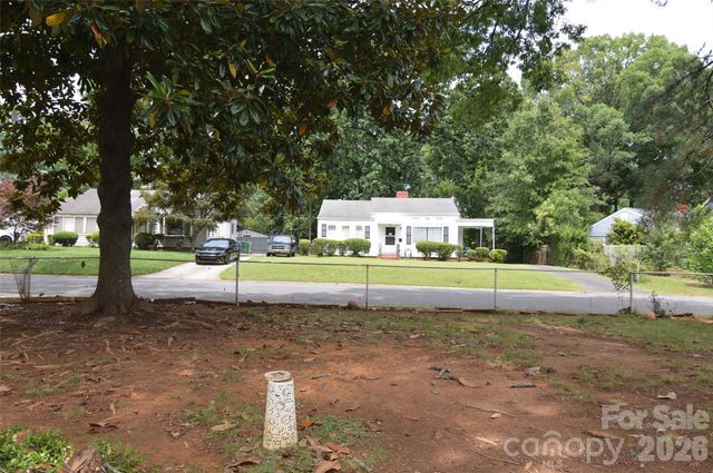 2111 Dickens Avenue, Charlotte, NC 28208