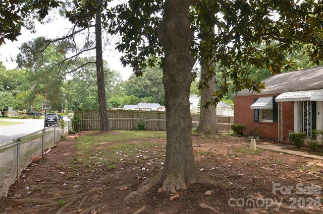 2111 Dickens Avenue, Charlotte, NC 28208