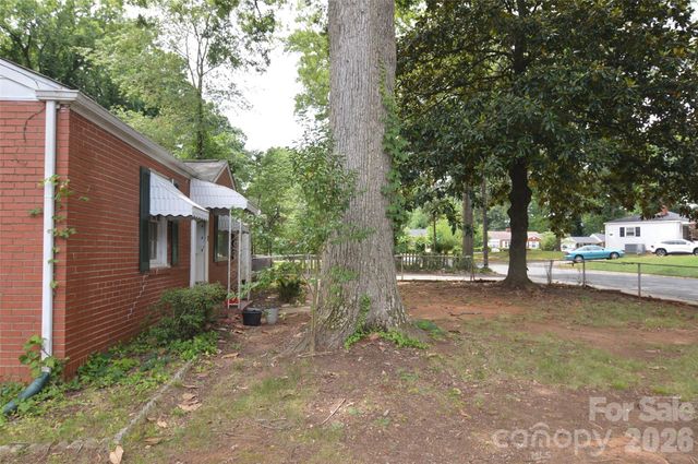 2111 Dickens Avenue, Charlotte, NC 28208