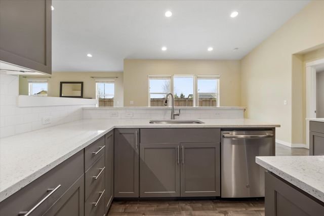 2433 NW Hazelwood Avenue, Redmond, OR 97756