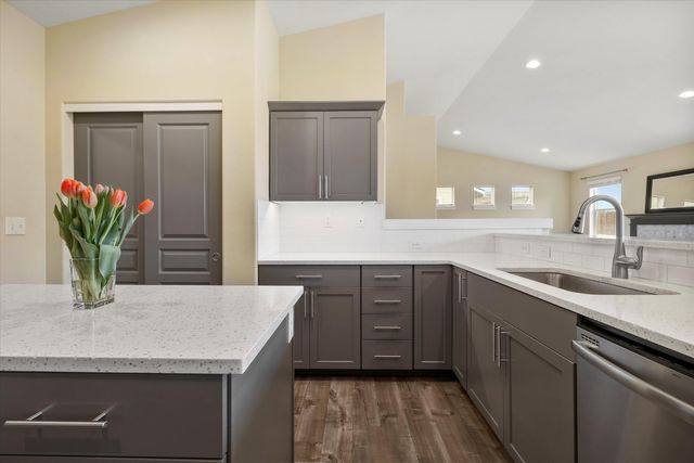 2433 NW Hazelwood Avenue, Redmond, OR 97756