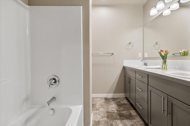 2433 NW Hazelwood Avenue, Redmond, OR 97756