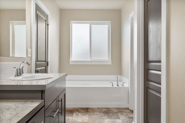 2433 NW Hazelwood Avenue, Redmond, OR 97756