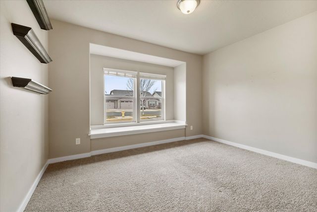 2433 NW Hazelwood Avenue, Redmond, OR 97756