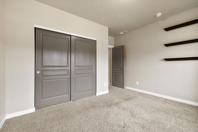 2433 NW Hazelwood Avenue, Redmond, OR 97756