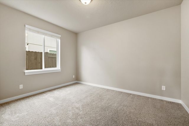 2433 NW Hazelwood Avenue, Redmond, OR 97756