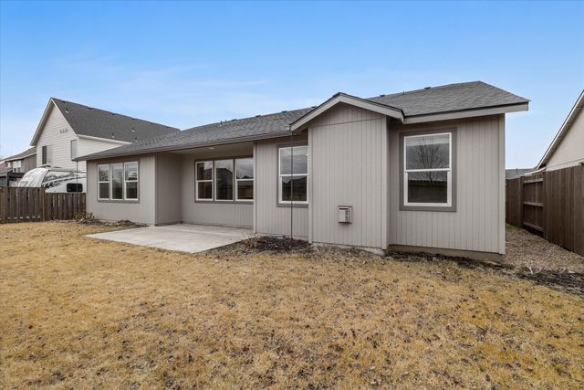 2433 NW Hazelwood Avenue, Redmond, OR 97756