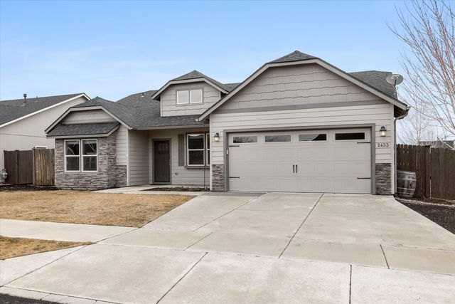 2433 NW Hazelwood Avenue, Redmond, OR 97756