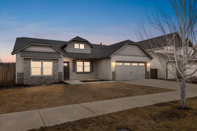 2433 NW Hazelwood Avenue, Redmond, OR 97756