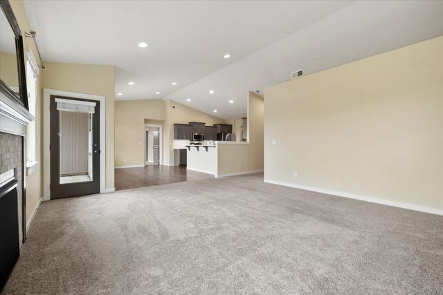 2433 NW Hazelwood Avenue, Redmond, OR 97756