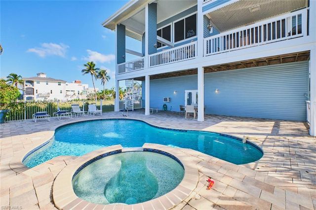 950 San Carlos DR, Fort Myers Beach, FL 33931