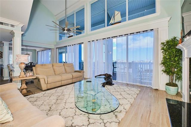 950 San Carlos DR, Fort Myers Beach, FL 33931