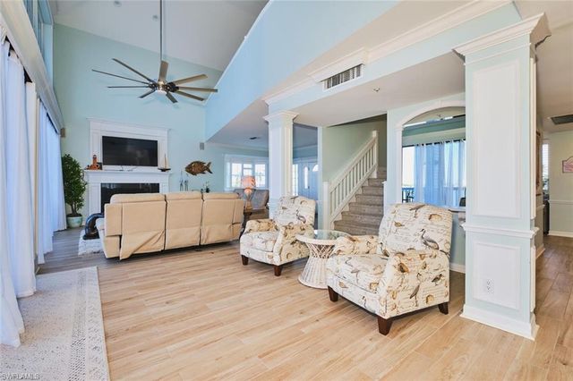 950 San Carlos DR, Fort Myers Beach, FL 33931