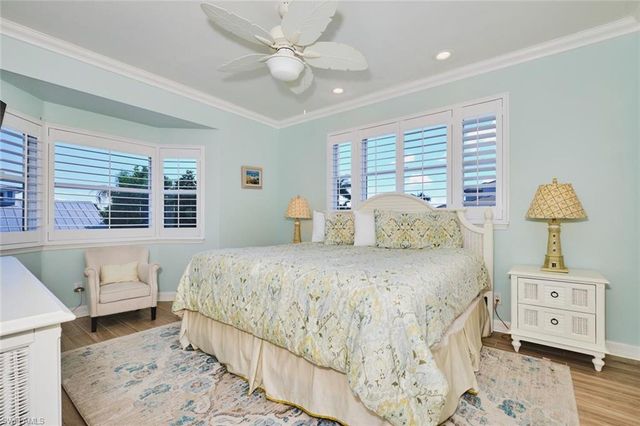 950 San Carlos DR, Fort Myers Beach, FL 33931