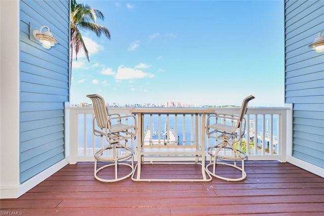 950 San Carlos DR, Fort Myers Beach, FL 33931