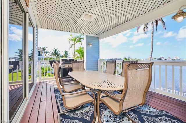 950 San Carlos DR, Fort Myers Beach, FL 33931