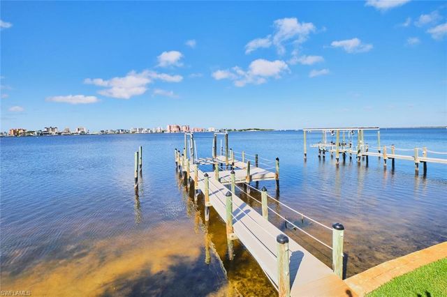 950 San Carlos DR, Fort Myers Beach, FL 33931