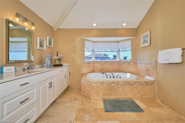 950 San Carlos DR, Fort Myers Beach, FL 33931