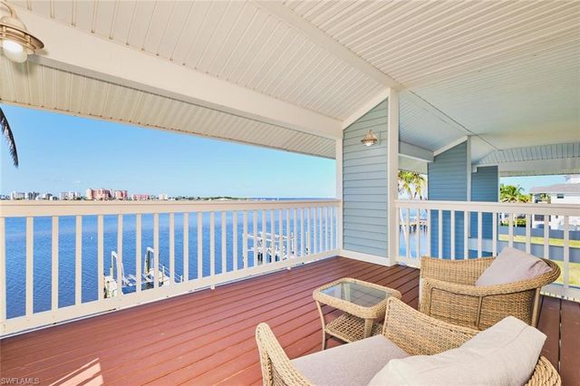 950 San Carlos DR, Fort Myers Beach, FL 33931