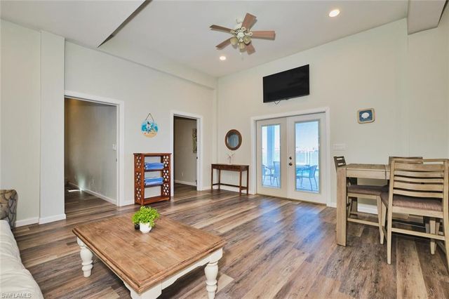 950 San Carlos DR, Fort Myers Beach, FL 33931