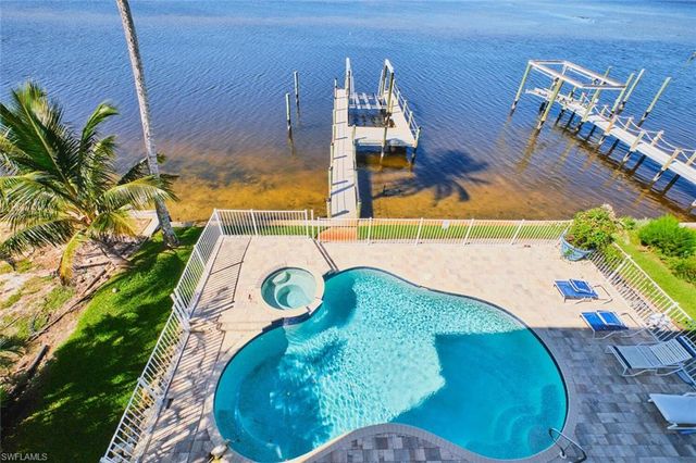 950 San Carlos DR, Fort Myers Beach, FL 33931