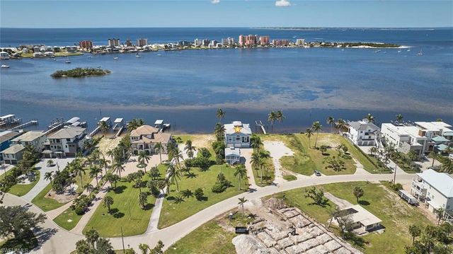 950 San Carlos DR, Fort Myers Beach, FL 33931