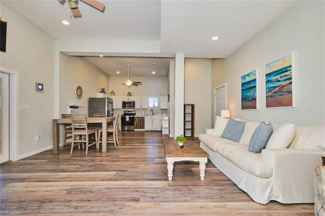 950 San Carlos DR, Fort Myers Beach, FL 33931